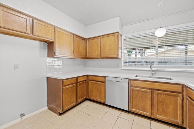 8118 Vista Del Sol Drive, Houston, TX 77083