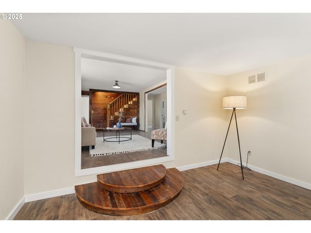 300 LINCOLN CREEK Rd, Centralia, WA 98531