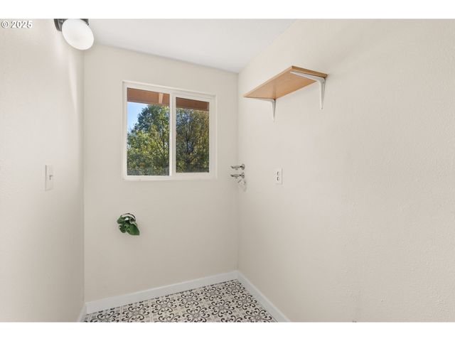 300 LINCOLN CREEK Rd, Centralia, WA 98531