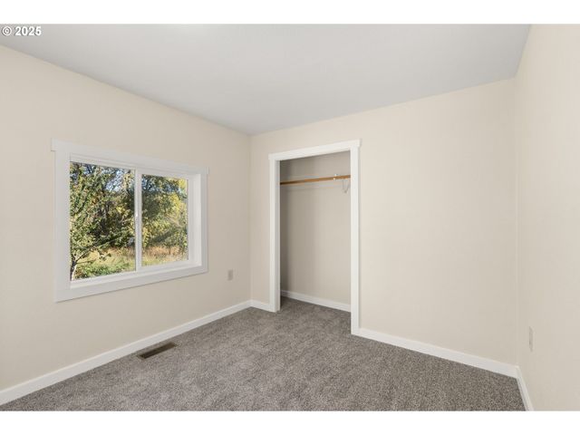 300 LINCOLN CREEK Rd, Centralia, WA 98531