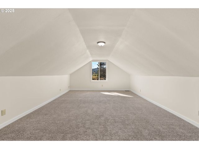 300 LINCOLN CREEK Rd, Centralia, WA 98531