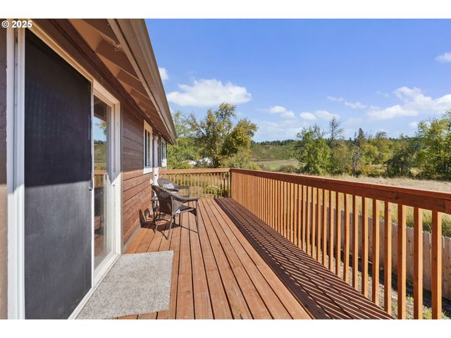 300 LINCOLN CREEK Rd, Centralia, WA 98531