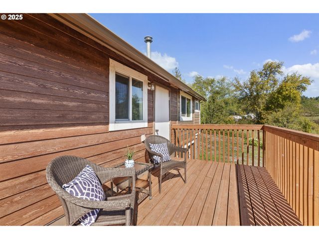 300 LINCOLN CREEK Rd, Centralia, WA 98531