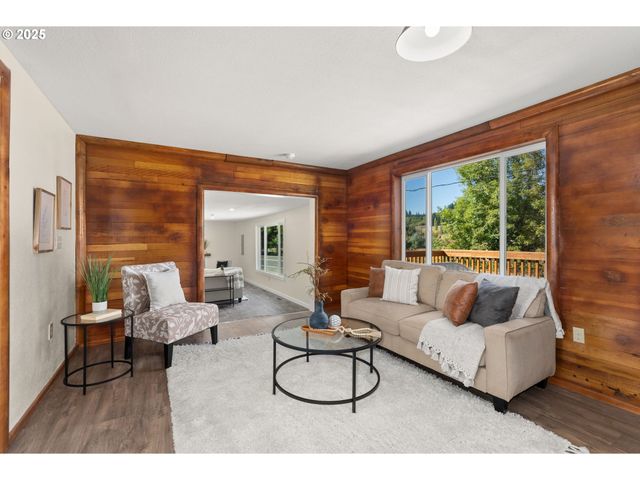 300 LINCOLN CREEK Rd, Centralia, WA 98531