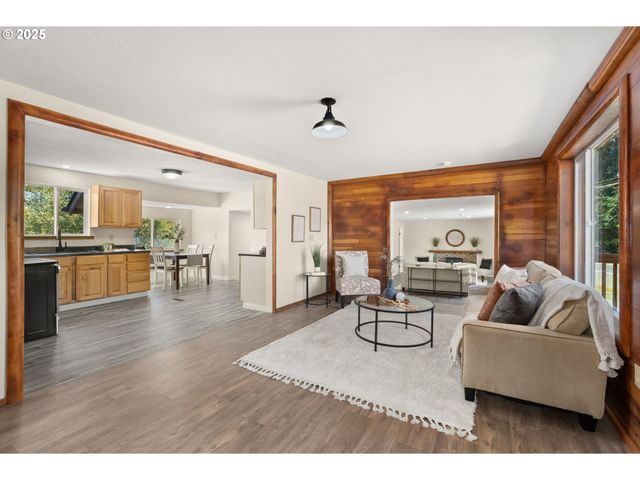 300 LINCOLN CREEK Rd, Centralia, WA 98531