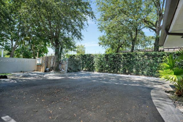 5801 SW 37th Terrace, Dania Beach, FL 33312