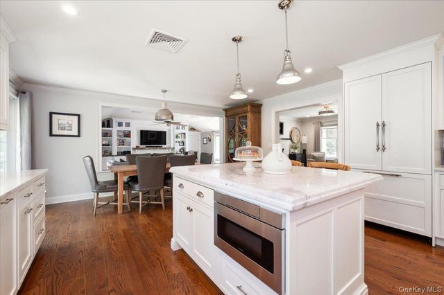 203 Sunset Road, Oyster Bay Cove, NY 11771