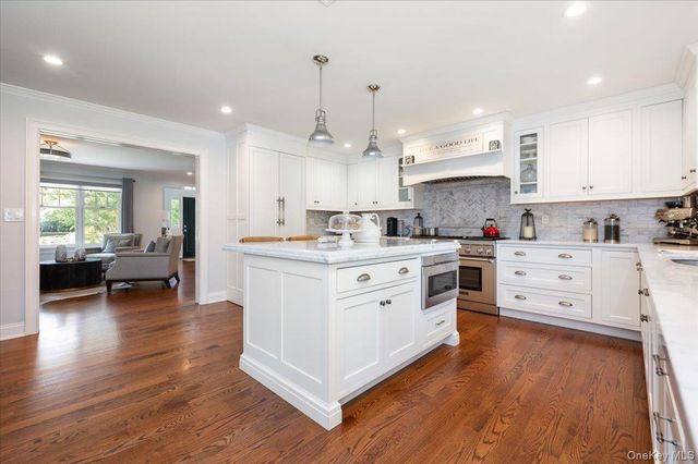 203 Sunset Road, Oyster Bay Cove, NY 11771