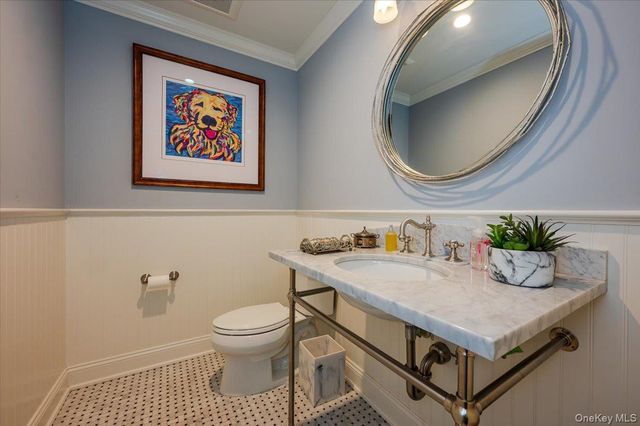 203 Sunset Road, Oyster Bay Cove, NY 11771