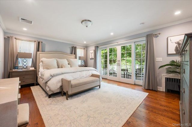 203 Sunset Road, Oyster Bay Cove, NY 11771