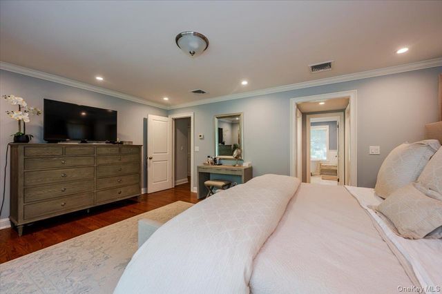 203 Sunset Road, Oyster Bay Cove, NY 11771