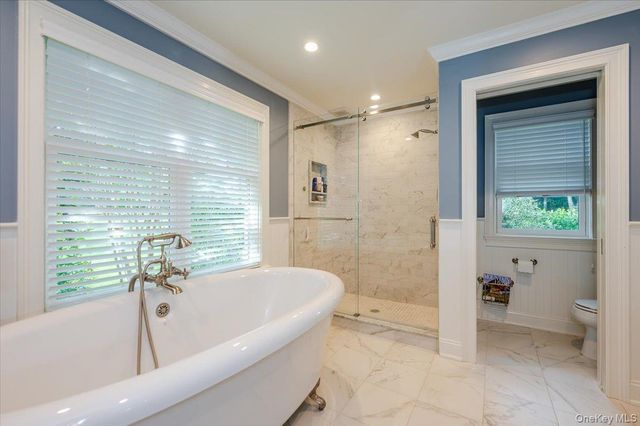 203 Sunset Road, Oyster Bay Cove, NY 11771