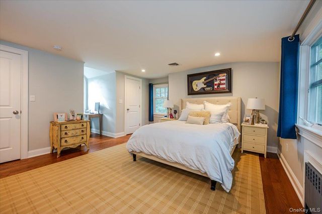 203 Sunset Road, Oyster Bay Cove, NY 11771