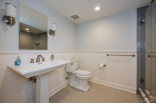 203 Sunset Road, Oyster Bay Cove, NY 11771