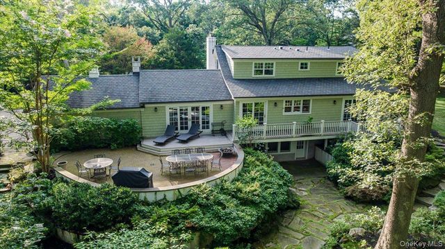 203 Sunset Road, Oyster Bay Cove, NY 11771