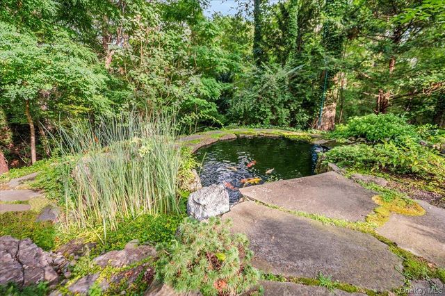 203 Sunset Road, Oyster Bay Cove, NY 11771