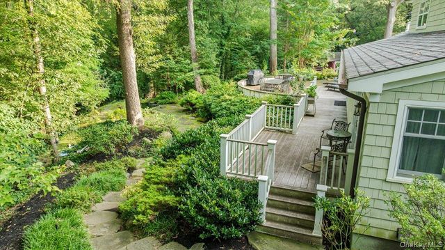 203 Sunset Road, Oyster Bay Cove, NY 11771