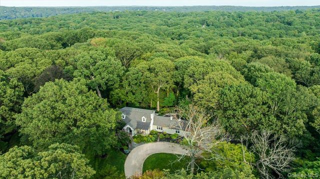 203 Sunset Road, Oyster Bay Cove, NY 11771