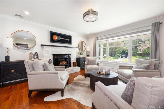 203 Sunset Road, Oyster Bay Cove, NY 11771