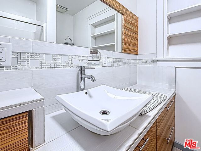3025 Edgehill Drive, Los Angeles, CA 90018
