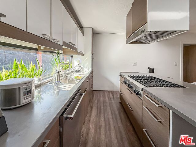 3025 Edgehill Drive, Los Angeles, CA 90018