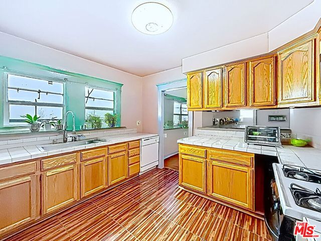 3025 Edgehill Drive, Los Angeles, CA 90018