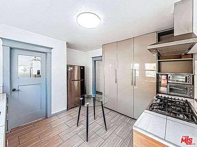 3025 Edgehill Drive, Los Angeles, CA 90018