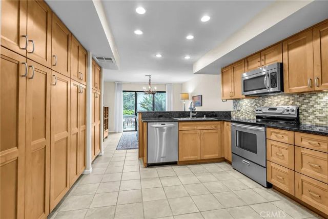 2252 El Capitan, Riverside, CA 92506