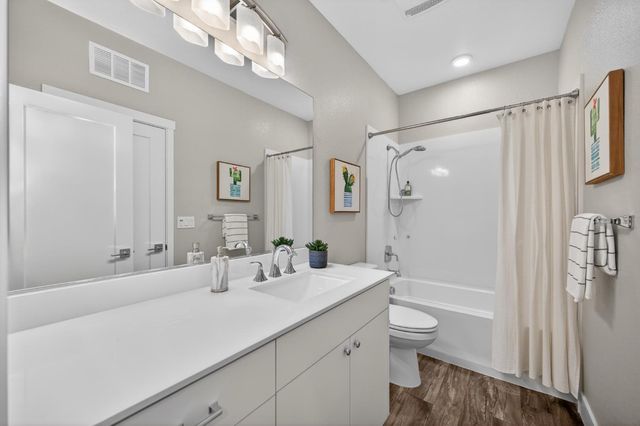 1606 20th St, Sacramento, CA 95811