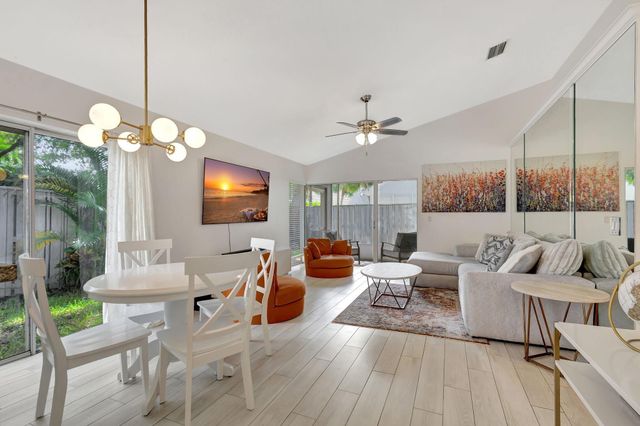 15 Admirals Court, Palm Beach Gardens, FL 33418