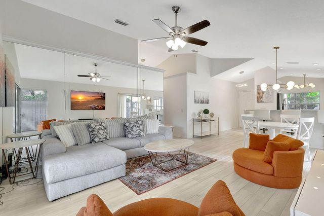 15 Admirals Court, Palm Beach Gardens, FL 33418