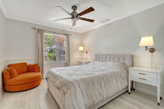 15 Admirals Court, Palm Beach Gardens, FL 33418