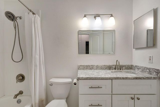 15 Admirals Court, Palm Beach Gardens, FL 33418