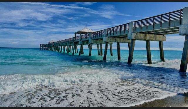 15 Admirals Court, Palm Beach Gardens, FL 33418