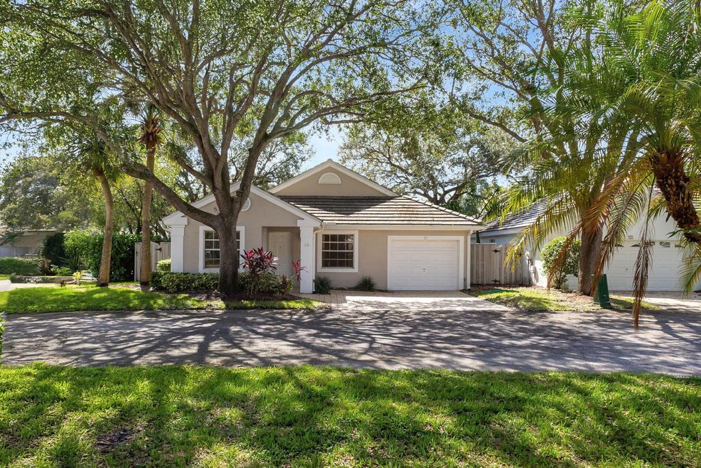 15 Admirals Court, Palm Beach Gardens, FL 33418