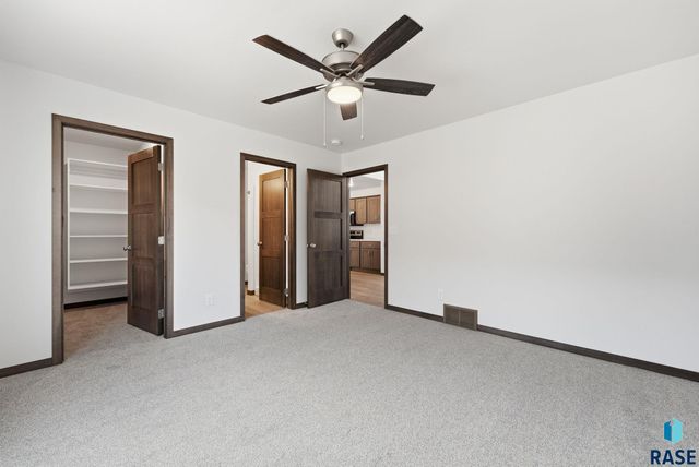 6123 S Bison Pl Place, Sioux Falls, SD 57108