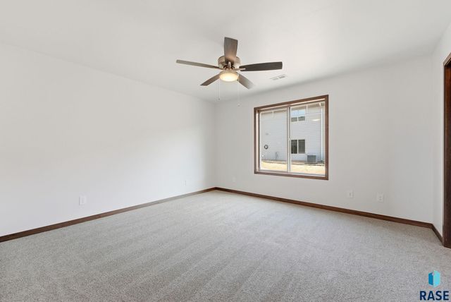 6123 S Bison Pl Place, Sioux Falls, SD 57108