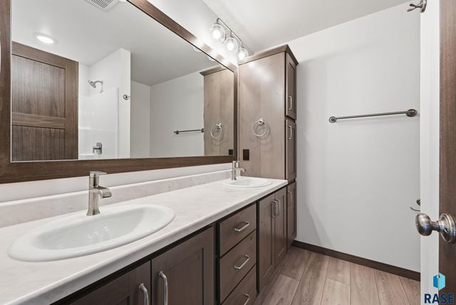 6123 S Bison Pl Place, Sioux Falls, SD 57108