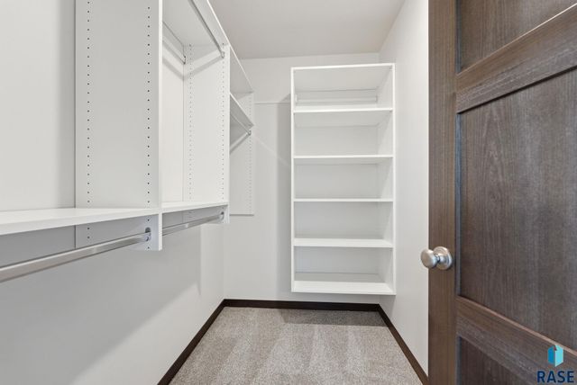 6123 S Bison Pl Place, Sioux Falls, SD 57108