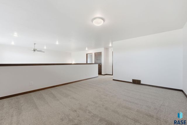 6123 S Bison Pl Place, Sioux Falls, SD 57108