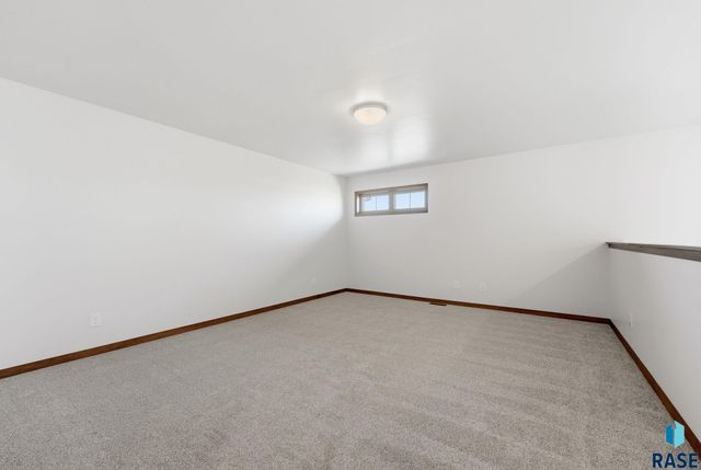 6123 S Bison Pl Place, Sioux Falls, SD 57108