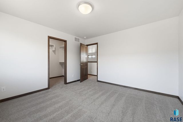 6123 S Bison Pl Place, Sioux Falls, SD 57108