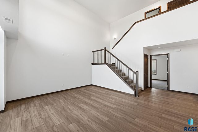 6123 S Bison Pl Place, Sioux Falls, SD 57108