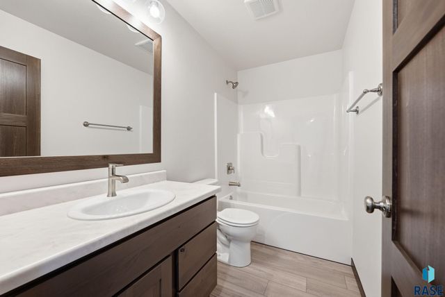 6123 S Bison Pl Place, Sioux Falls, SD 57108