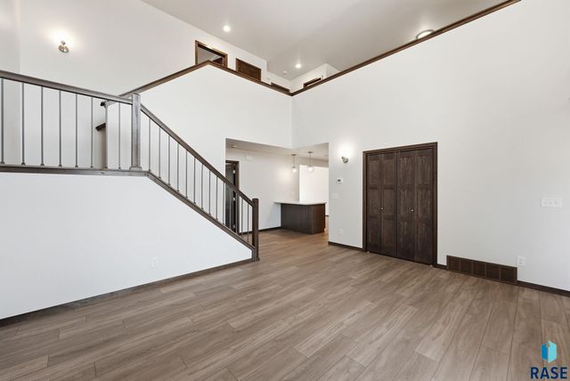 6123 S Bison Pl Place, Sioux Falls, SD 57108