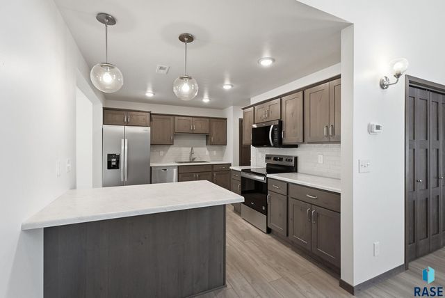 6123 S Bison Pl Place, Sioux Falls, SD 57108