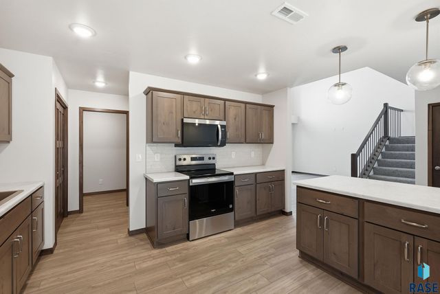 6123 S Bison Pl Place, Sioux Falls, SD 57108