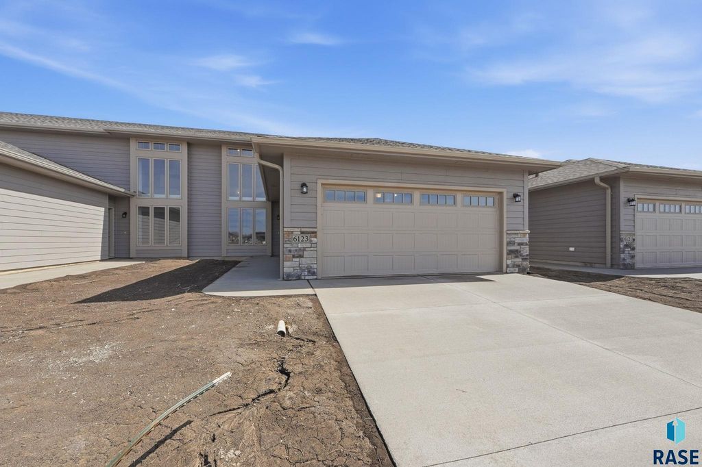 6123 S Bison Pl Place, Sioux Falls, SD 57108