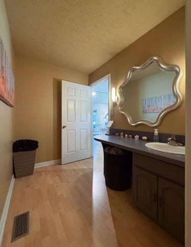 124 Yorkshire Court, Versailles, KY 40383