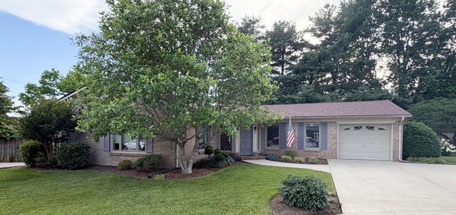 124 Yorkshire Court, Versailles, KY 40383